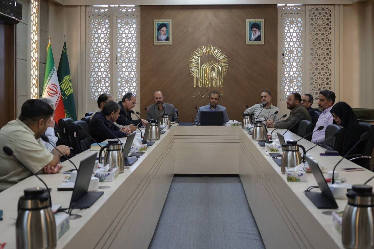 رونمایی از نسخه خطی «خلاصه الاشعار و زبده ‌الافکار» تقی‌الدین کاشانی در کتابخانه رضوی