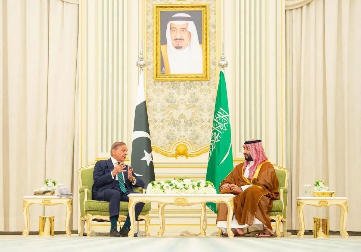 عربستان و پاکستان توافقنامه دفاعی مشترک امضا کردند