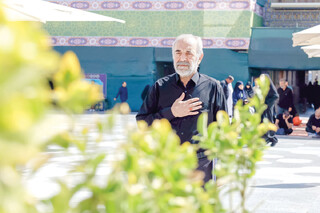 به پابوسی آقا، با یاد خدا / از آداب تشرف به زیارت، گفتن تکبیر، تحمید، تسبیح و تهلیل است