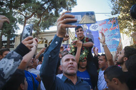 استقبال مردمی از "احمد جوان"