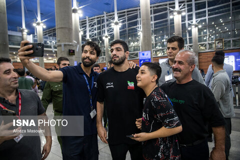 استقبال از تیم ملی کشتی آزاد ایران در فرودگاه امام خمینی (ره)
