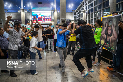 استقبال از تیم ملی کشتی آزاد ایران در فرودگاه امام خمینی (ره)