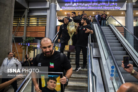 استقبال از تیم ملی کشتی آزاد ایران در فرودگاه امام خمینی (ره)