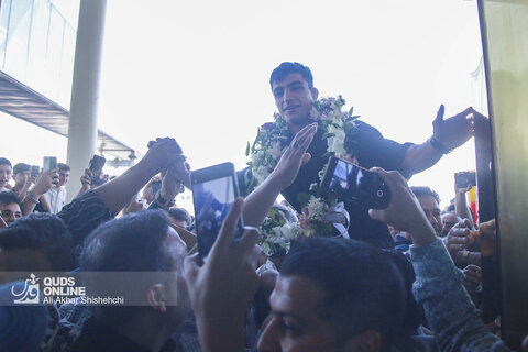 استقبال مردمی از "احمد جوان"