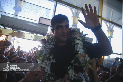 استقبال مردمی از "احمد جوان"