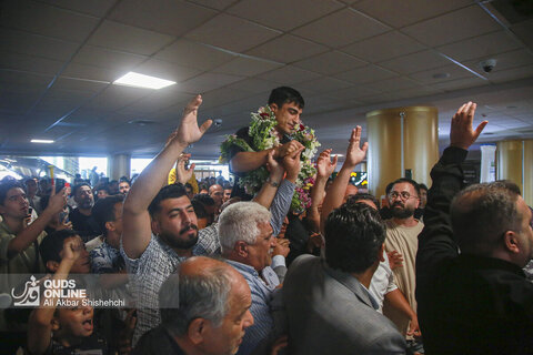 استقبال مردمی از "احمد جوان"