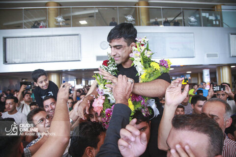 استقبال مردمی از "احمد جوان"
