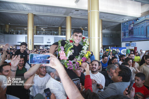 استقبال مردمی از "احمد جوان"