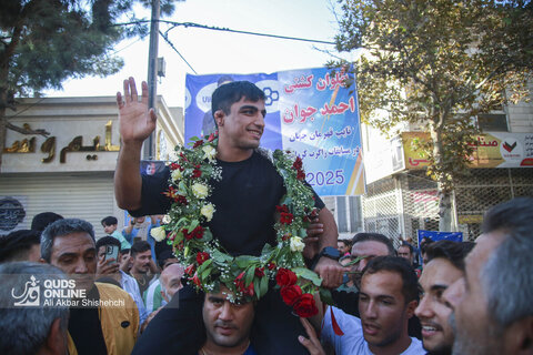 استقبال مردمی از "احمد جوان"