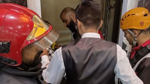 حبس ۳ شهروند مشهدی در آسانسور تالار عروسی