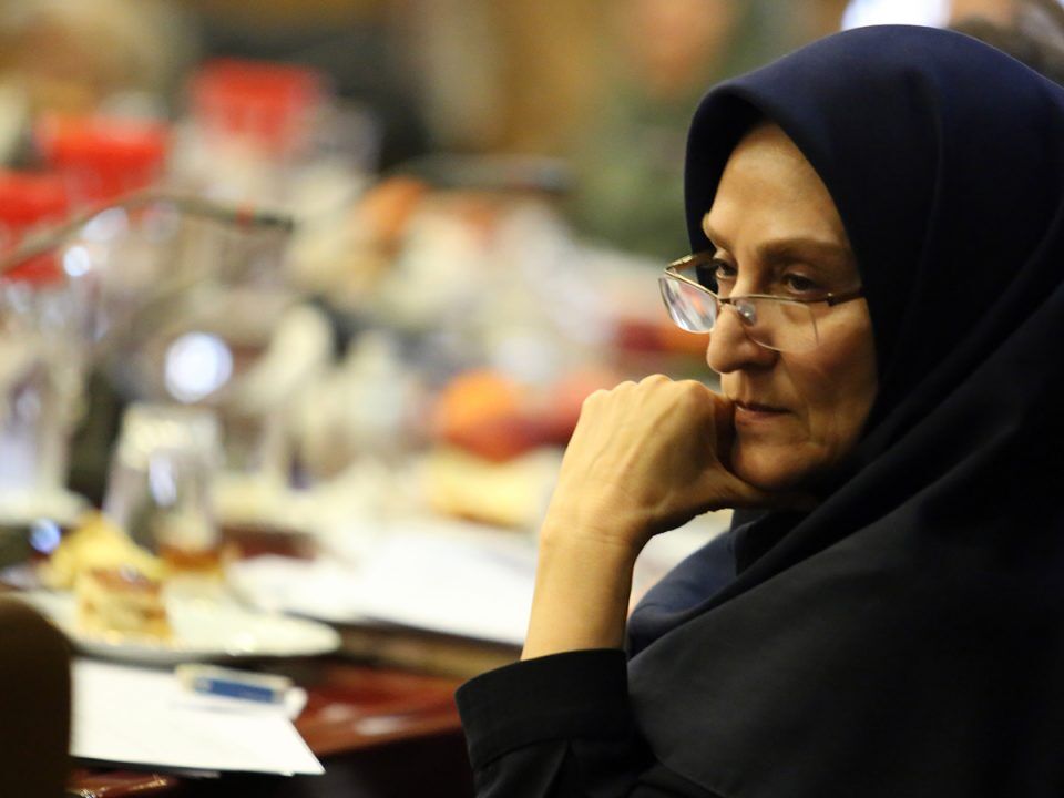 نسرین پرویزی: نسل جدید دیگر رسماً فارسی حرف نمی‌زنند