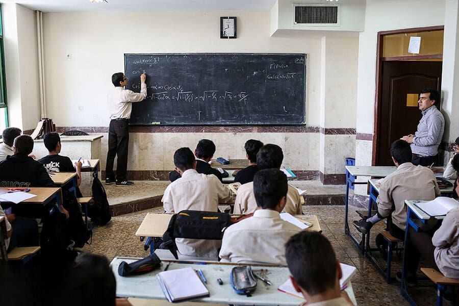 مهمترین کار دانش آموزان تحصیل است/ متوسطه اول؛ مسیر شغلی آینده دانش آموزان را تعیین می‌کند