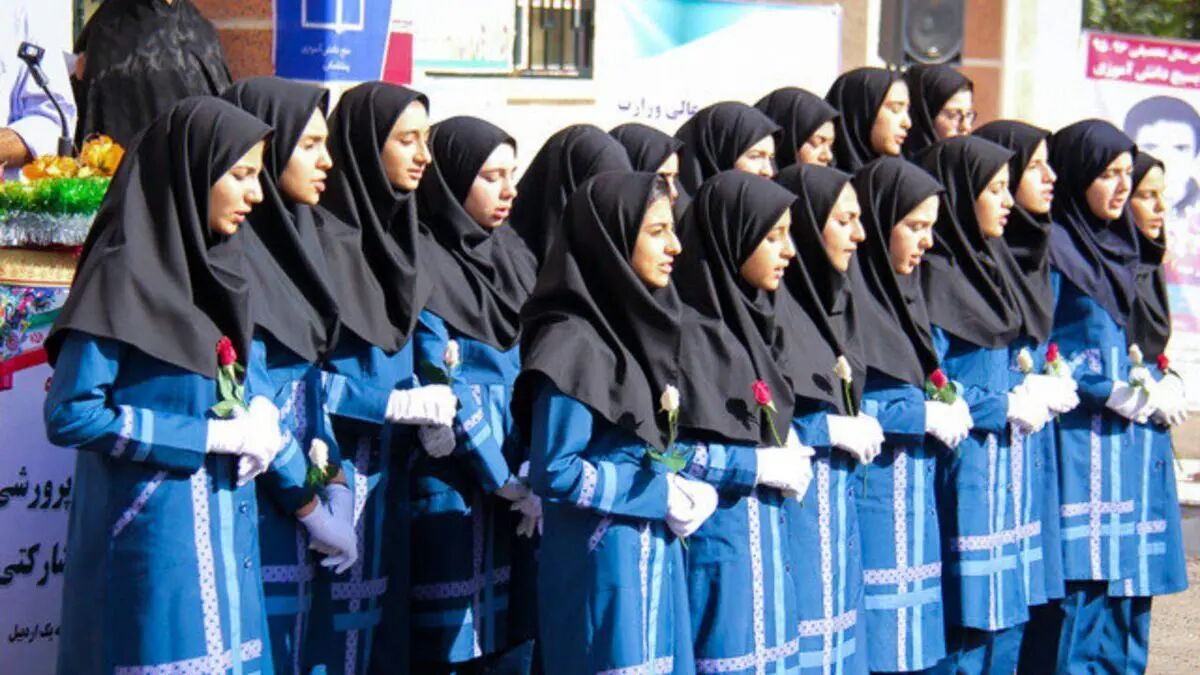 نحوه ثبت شکایات در خصوص لباس فرم دانش‌آموزان / مدارس نمی‌توانند والدین را به تهیه لباس از تولیدی خاصی مجبور کنند