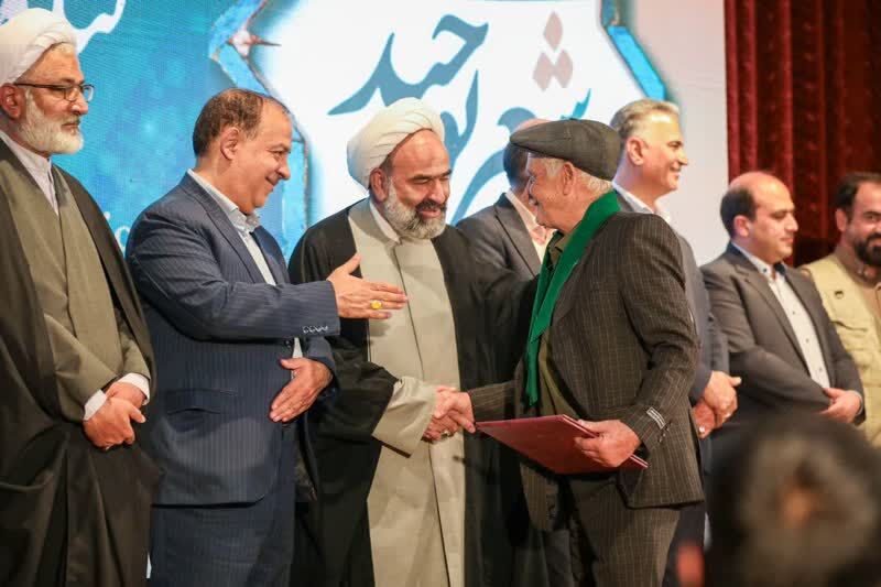 حضور فعال اعضای انجمن ادبی کتابخانه وزیری در کنگره بین‌المللی «شعر توحیدی» میبد