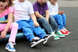 بعدازظهر، برای دانش‌آموزان کفش بخرید!