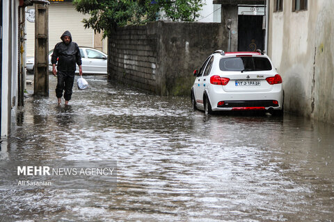 بارش شدید باران و آبگرفتگی معابر در آستارا