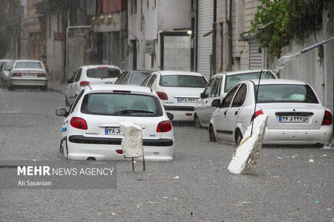 بارش شدید باران و آبگرفتگی معابر در آستارا