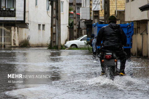 بارش شدید باران و آبگرفتگی معابر در آستارا