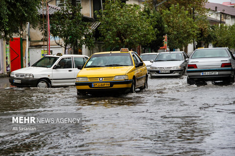 بارش شدید باران و آبگرفتگی معابر در آستارا