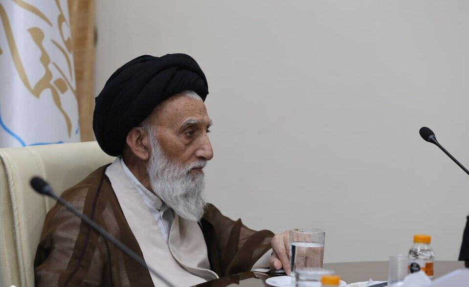 آیت‌الله موسوی‌ اصفهانی: ارزش‌های اسلامی باید در جامعه پیاده شود