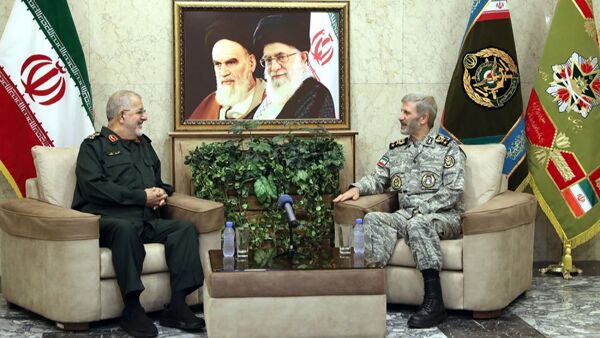 فرمانده ارتش در دیدار فرمانده سپاه: سر منافع ملی‌ معامله نمی‌کنیم