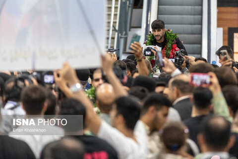 عکس روز | استقبال از تیم ملی کشتی فرنگی ایران در فرودگاه امام خمینی (ره)