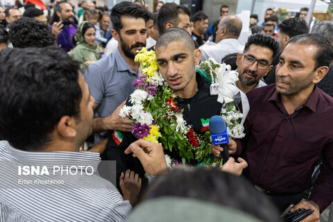 عکس روز | استقبال از تیم ملی کشتی فرنگی ایران در فرودگاه امام خمینی (ره)