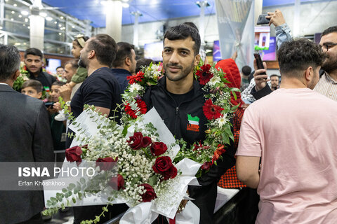 عکس روز | استقبال از تیم ملی کشتی فرنگی ایران در فرودگاه امام خمینی (ره)