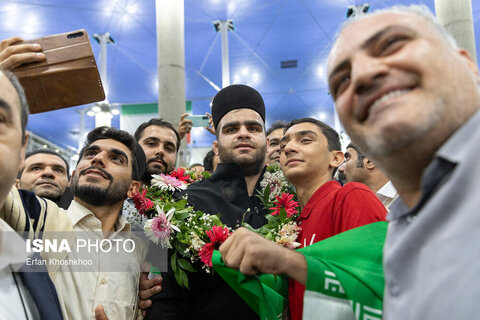عکس روز | استقبال از تیم ملی کشتی فرنگی ایران در فرودگاه امام خمینی (ره)