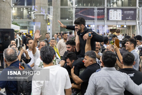 عکس روز | استقبال از تیم ملی کشتی فرنگی ایران در فرودگاه امام خمینی (ره)