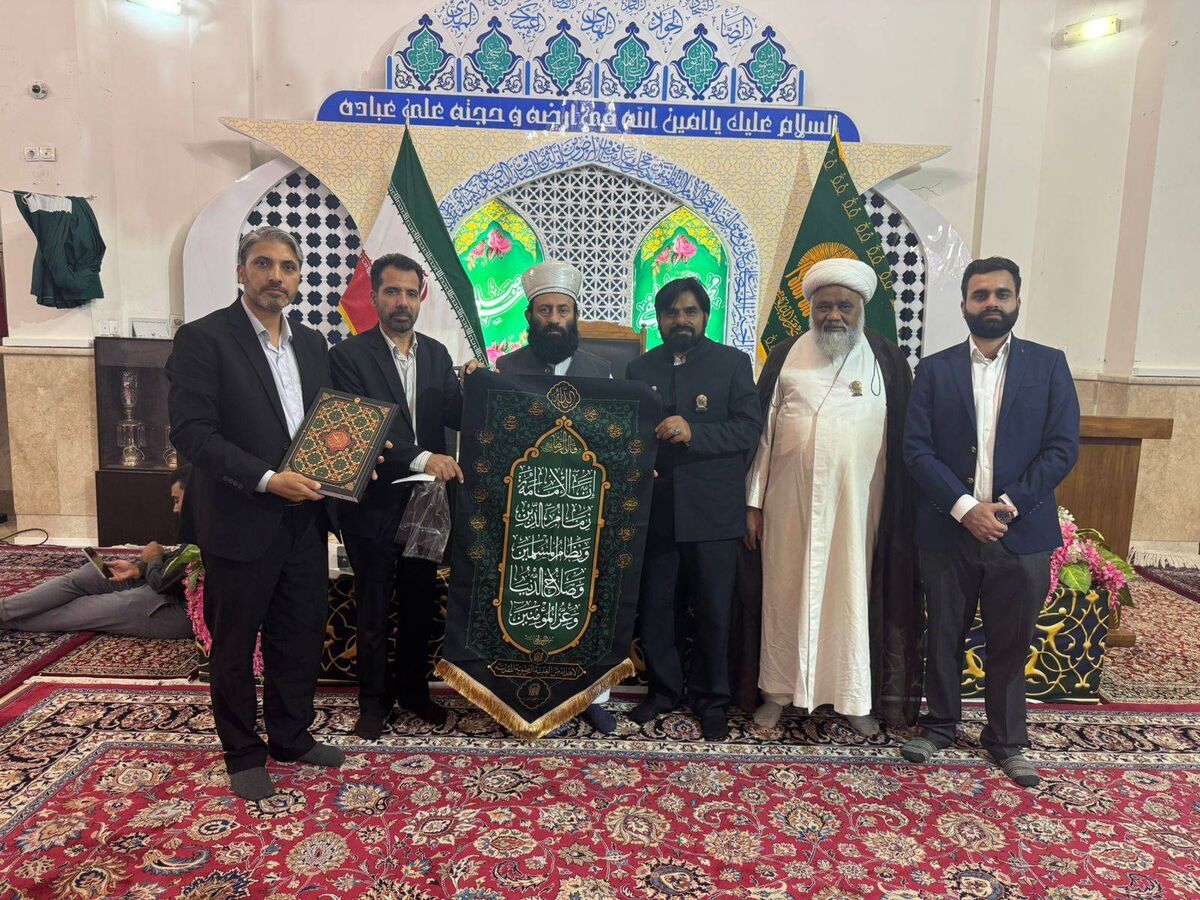 حضور رهبر صوفیان قادریه پاکستان در حرم مطهر رضوی