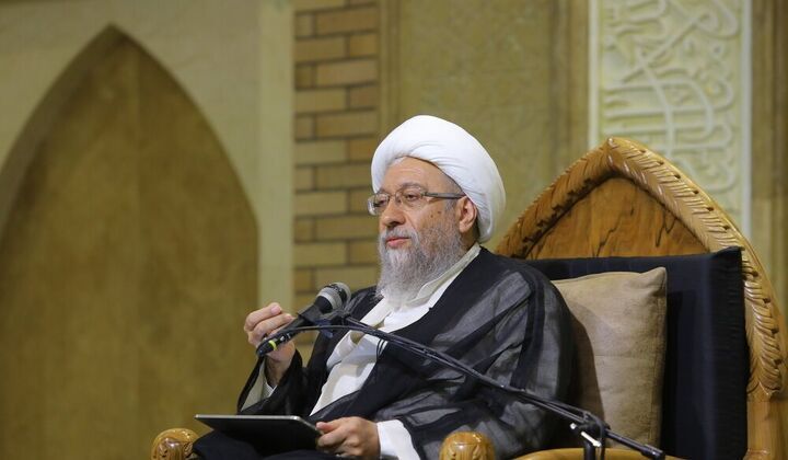 آیت الله آملی لاریجانی در درس خارج:
تبلیغ دین با خواب و برداشت‌های سست ممنوع!