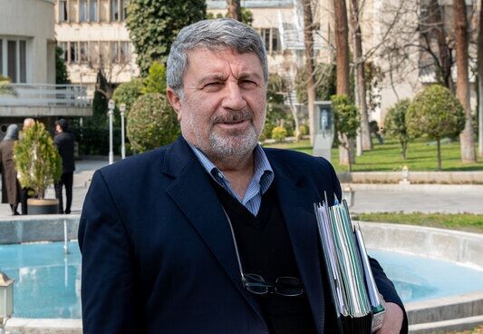 حضرتی: متاسفانه سیاسیون کشور عادت به پرخاشگری و دو قطبی سازی دارند