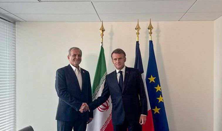 روسای جمهور ایران و فرانسه با یکدیگر دیدار کردند