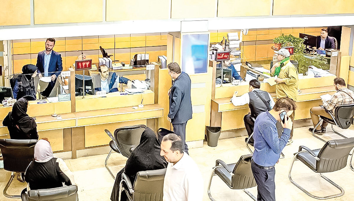 رفیق‌بازی زیر نورافکن نظارت برخط