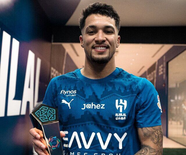 الهلال به صدر نزدیک شد