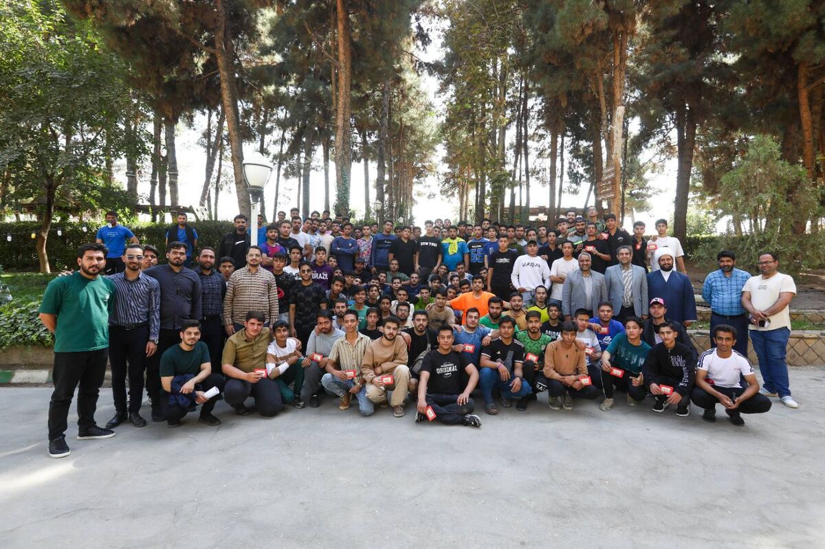 تجلیل از نیروهای خدمات فرش حرم مطهر رضوی در باغ اردوگاه امام رضا(ع)