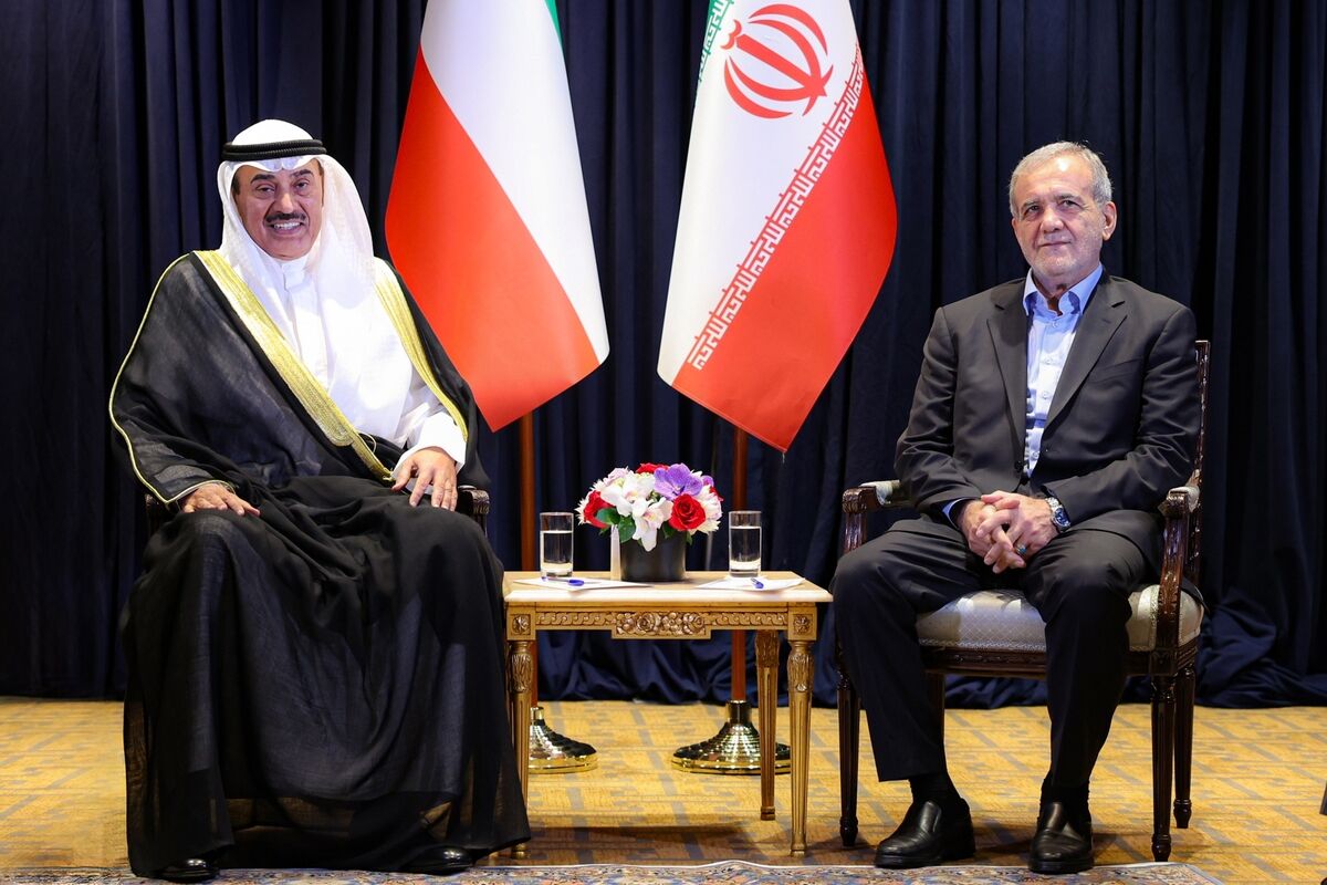 پزشکیان و ولیعهد کویت با یکدیگر دیدار و گفت‌وگو کردند