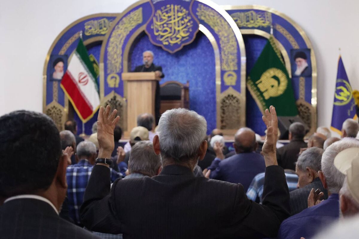 گردهمایی ۱۰۰۰ نفر از سالمندان کشور در حرم امام رضا (ع)