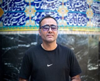 جلال از اتفاق عجیبی می‌گوید که از خانه‌ای در رامسر آغاز شد و تا حرم ادامه داشت / شاخه گل پیرزن!