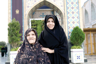 عنایتی که بیایم، تویی که درمانی  / روایتی از «زیارت‌اولی‌ها» و زائری که با مادرش از جندق به زیارت رسید