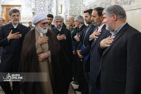 غبارروبی مضجع مطهر امام رضا علیه‌السلام