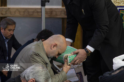 غبارروبی مضجع مطهر امام رضا علیه‌السلام