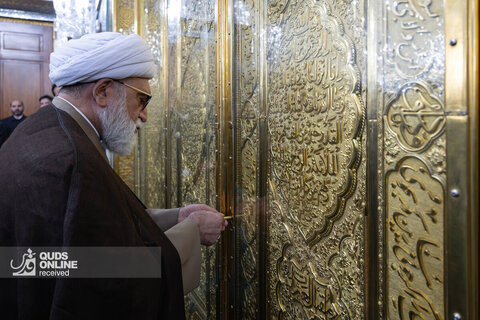 غبارروبی مضجع مطهر امام رضا علیه‌السلام