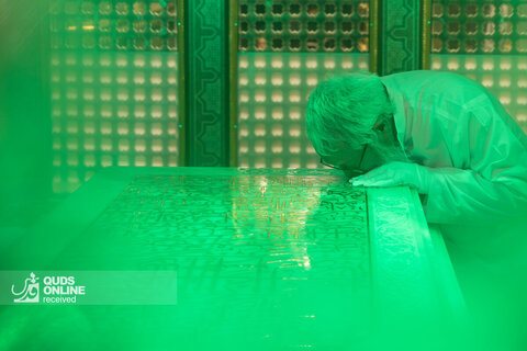 غبارروبی مضجع مطهر امام رضا علیه‌السلام