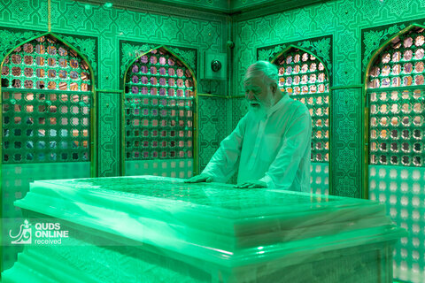 غبارروبی مضجع مطهر امام رضا علیه‌السلام