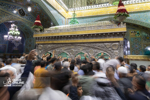 غبارروبی مضجع مطهر امام رضا علیه‌السلام