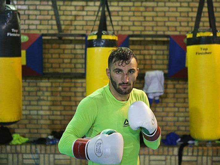 خداحافظی قشلاقی از عرصه ملی؛ حضور در مبارزات حرفه‌ای بوکس