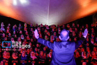 عکس روز | اجرای گروه کُر مادران شهر تهران