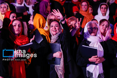 عکس روز | اجرای گروه کُر مادران شهر تهران